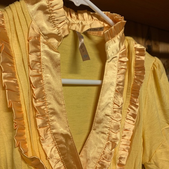 Yellow/Gold Top  V-Neck - Picture 2 of 3